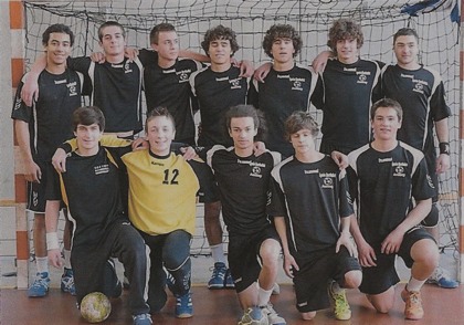 L'équipe de la section handball du lycée Berthollet...